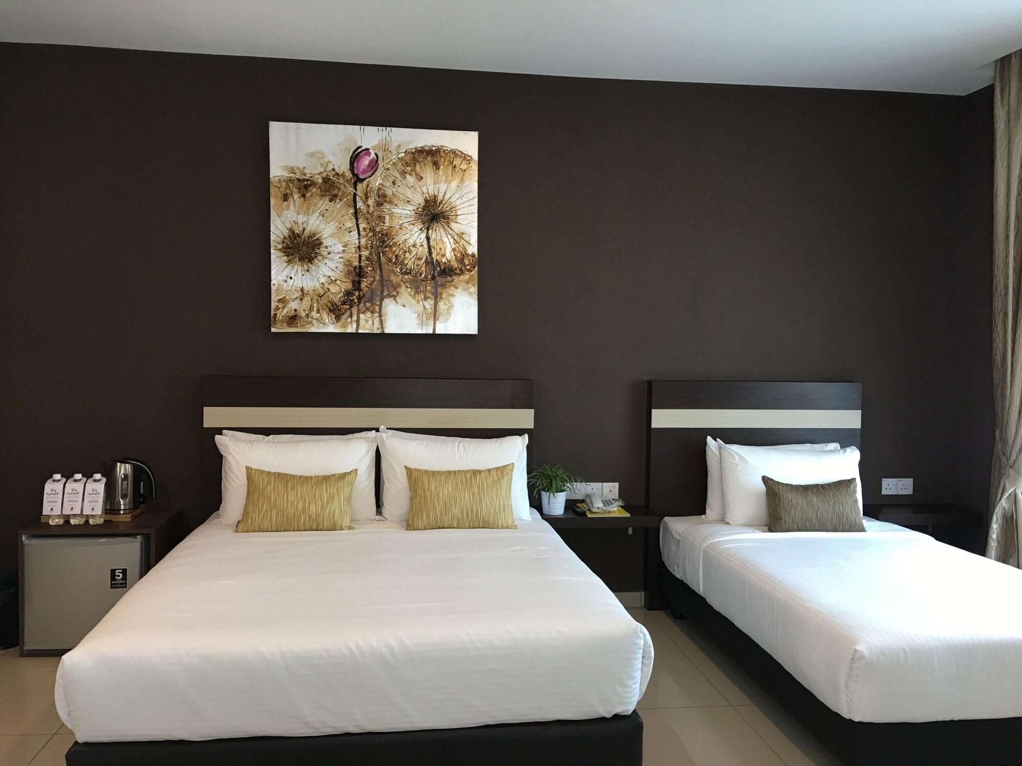 Chemara Boutique Hotel Miri Esterno foto